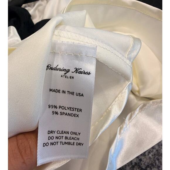 Enduring Kairos White Bisous top size Small - Picture 6 of 9